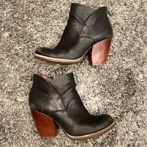 Still a ton of wear left in these all leather  VERY COMFT BOOTIEZ